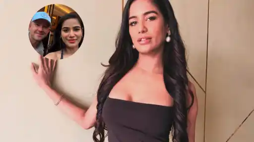 Poonam Pandey shares image with Ricky Ponting